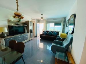 a living room with a couch and a tv at Mar Azul in La Manga del Mar Menor