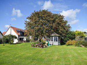 a picnic table and a tree in a yard at The Old Barn - Uk40948 in Auchtermuchty