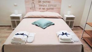A bed or beds in a room at Dimora Sorriso