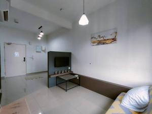 a living room with a tv and a couch at Meridin Medini Sovo, Iskandar Puteri, Johor in Nusajaya