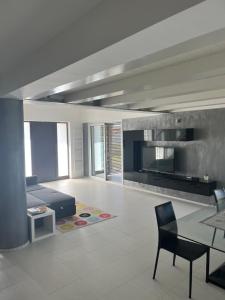 A kitchen or kitchenette at Villa Green garden