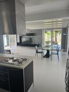 A kitchen or kitchenette at Villa Green garden