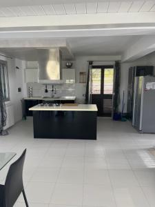 A kitchen or kitchenette at Villa Green garden