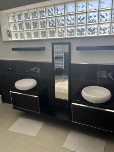 A bathroom at Villa Green garden