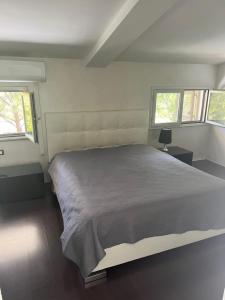 A bed or beds in a room at Villa Green garden