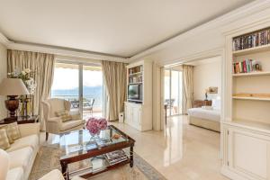 a living room with a view of the ocean at Buckingham & Lloyds - Cannes in Cannes