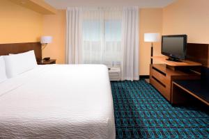 TV a/nebo společenská místnost v ubytování Fairfield Inn & Suites Weatherford