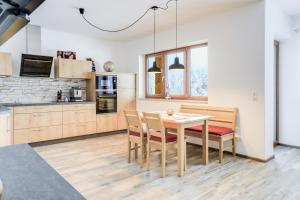 a kitchen and dining room with a table and chairs at Ferienwohnung Geroldsee in Garmisch-Partenkirchen