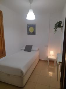 Postel nebo postele na pokoji v ubytování RINCÓN MURALLA DE LA MACARENA