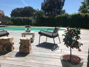 Bazén v ubytovaní Villa K Maison archi avec piscine 15 mn PUY du FOU alebo v jeho blízkosti