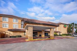 suites auryona inn en el edificio del parque en Courtyard by Marriott Houston Rice University, en Houston