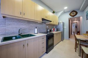 Köök või kööginurk majutusasutuses Harbor Harmony Hideout 1min to Beach