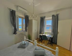 Fotografie z fotogalerie ubytování Seafront apartment with amazing view v destinaci Jezera