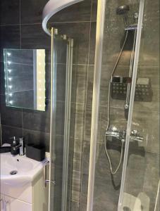 a bathroom with a shower and a sink at Modern flat in Maidstone in Kent