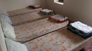 A bed or beds in a room at Gîte Assafar