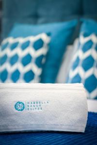 Posteľ alebo postele v izbe v ubytovaní MARBELLA BANUS SUITES - Marbella Marina Banus Deluxe Apartment Sea Views