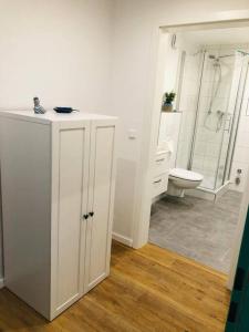 a white bathroom with a toilet and a sink at Zentrale Studio Wohnung in Emden in Emden