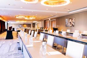 A restaurant or other place to eat at Residence Inn by Marriott Chicago Lake Forest/Mettawa