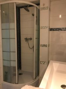 Zdjęcie z galerii obiektu Chambre de luxe 95 Grise w mieście Deuil-la-Barre +5 zdjęć