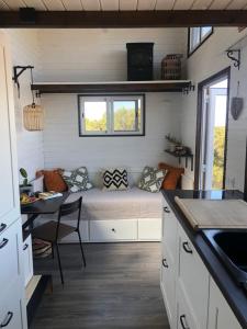 Fotografie z fotogalerie ubytování Tinyhouse Luna with AC, BBQ and beautiful view v destinaci La Vegueta