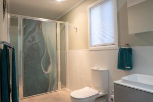 Koupelna v ubytování 2 Bedroom Studio - Korindi BnB - Batemans Bay Area
