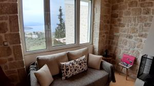 Posedenie v ubytovaní Πέτρα, Ελιά και Λεβάντα