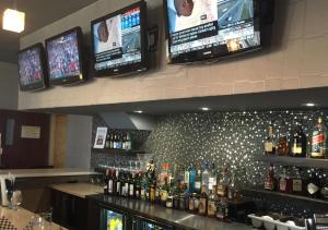 Lounge nebo bar v ubytování Park Inn by Radisson Toronto-Markham