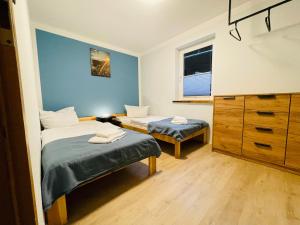Ένα ή περισσότερα κρεβάτια σε δωμάτιο στο Kleine Wohnung am Bach