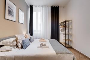 a bedroom with a large bed with two towels at Pantheon Boutique Apartment "La Dolce Vita" in Rome