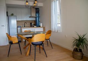 Kuchyňa alebo kuchynka v ubytovaní Super modern Apartment Gold, Beautiful View