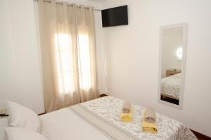 Łóżko lub łóżka w pokoju w obiekcie Casa del Patio Andaluz