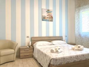 A bed or beds in a room at La Boa B&B