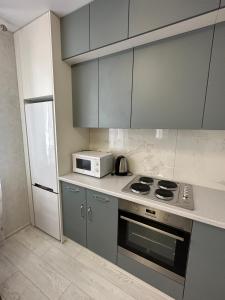 Kuchyňa alebo kuchynka v ubytovaní Sky apartments Budova