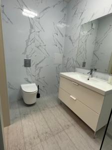 Kúpeľňa v ubytovaní Sky apartments Budova