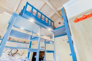 a blue bunk bed in a room with a ladder at Lo Chalet sul Mare, Terre Marine in Vernazza +7 photos
