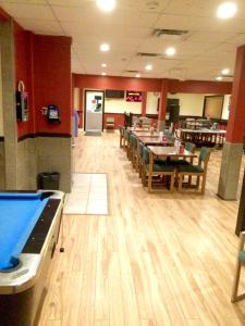 TV a/nebo společenská místnost v ubytování Barriere Motor Inn-BMI