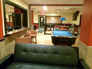 Biliár nebo kulečník v ubytování Barriere Motor Inn-BMI