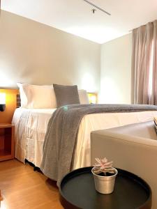 Säng eller sängar i ett rum på Flat Whynd Paulista Al Campinas 540