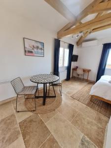 Gallery image of Adorable Maison Indépendante 30m2 avec Piscine en saison in Cabris