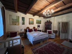 a bedroom with a bed and a chandelier at Padláskincsek Vendégház in Nagybörzsöny