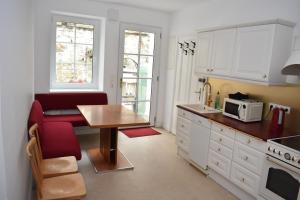 A kitchen or kitchenette at Alte Post Greifenstein