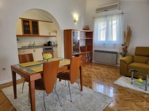 a kitchen and living room with a table and chairs at Luka in Šibenik