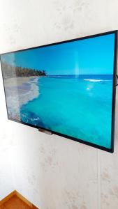 a flat screen tv hanging on a wall at Soleil Bleu in Vila Nova de Milfontes