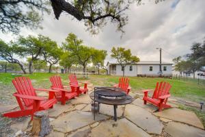 a group of red chairs sitting around a table at Pet-Friendly Kerrville Vacation Rental Farmhouse in Kerrville