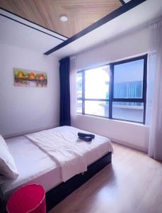 a bedroom with a bed and a large window at Kuala Lumpur Arte 3Bedrooms Master Residence in Kuala Lumpur