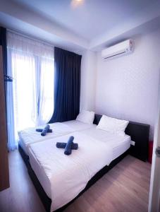 Säng eller sängar i ett rum på Kuala Lumpur Arte 3Bedrooms Master Residence