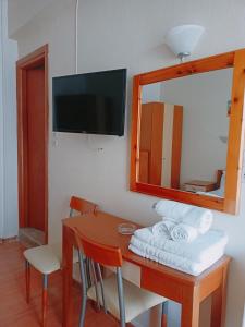 TV a/nebo společenská místnost v ubytování Efstratios Hotel