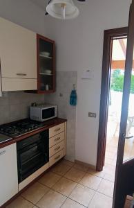 Kuchyňa alebo kuchynka v ubytovaní Casa VISTA MARE