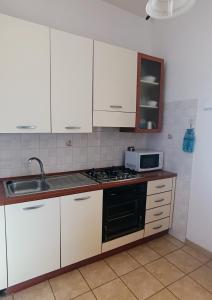 Kuchyňa alebo kuchynka v ubytovaní Casa VISTA MARE