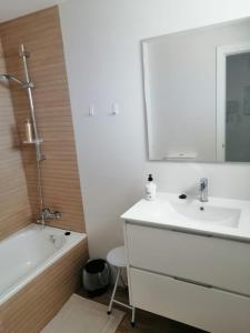 Zdjęcie z galerii obiektu Casares Cozy Apartment w mieście Casares